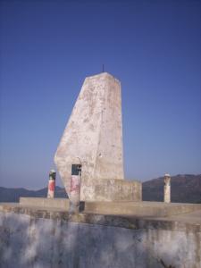 monument à l'entrée de texenna