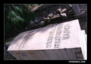 Tombeau de Moise Maman née Esther Hadida (1853- 1936)