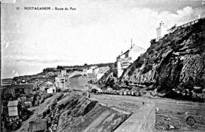 La route reliant la ville au port