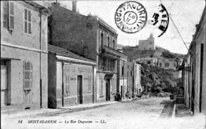 La rue Dusquesne et le phare