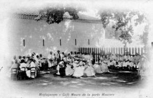 Café maure près de la porte de Mascara