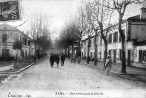Alma, rue principale et mairie