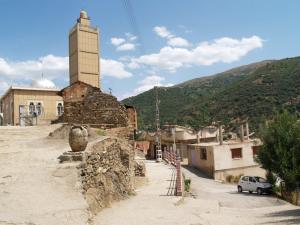 Ighil Igoulmimene Places et espaces de l'union;Thajmaâth,la Mosquée ,Thala , La Maison socio-culturelle.