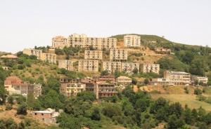 Ain El Hammam les bâtiments ont atteint le sommet de Djurdjura