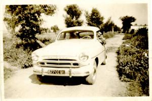 Photo du martyr ASSAS  Ahmed à coté de son domicile , datée de 1955 à la limite de 'Ghrora'