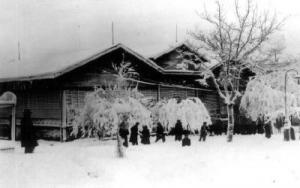 سوق المدينة مع تهاطل الثلوج