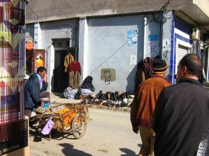 touts les trottoires de chlef invahis pars les vendeur a la sauvette