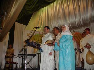 Doumaze, fille de  Sadek Bejaoui et chef d'orchestre à  BLIDA