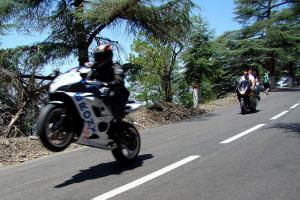 Course de moto pour les amateur à Chrea (Blida)