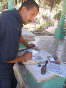 Artisan au Cimetière