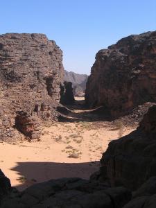 Passage par l'immense canyon