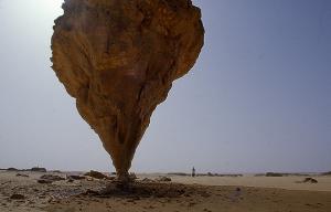 Rocher Equilibriste du Sahara