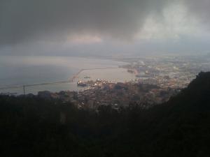Eclaircie sur le port de Bejaia