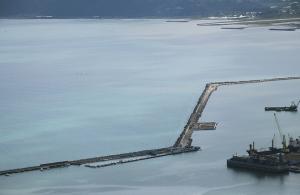 Port et aéroport au fond Bejaia