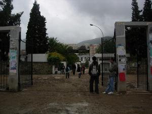 Entrée du Lycée Après Inondation