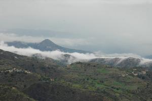 Montagne sous les nuages