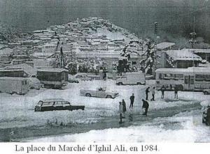 La place du marché d'Ighil Ali 1984