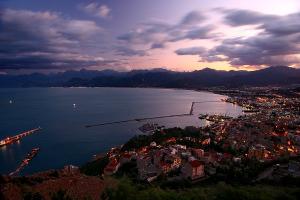 Béjaia dans la nuit