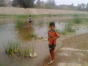 Enfants dans l'oued de béchar