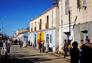 Tizi-Ouzou, Kabylie. Ektachrome, janvier 1979.