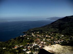 Vue sur le village de Bezzerka depuis Azeffoune Tizi ouzou