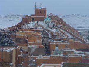 NEIGE A LAGHOUAT 2005 (MAUSOLEE SIDI ABDELKADER ET LE FORT MORAND)