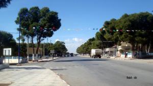 A gauche tu trouves l'auberge de jeunes