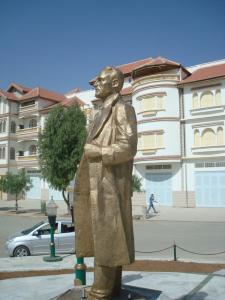 Larbi Ben M'hidi statue