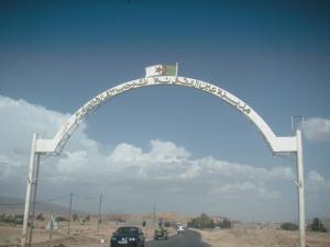 Entrée de Ain Touta (en prevenance de Barika)