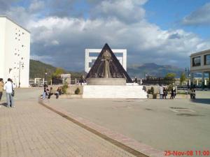 pyramide de l'université de béjaia aboudaou ( by alilouya ) belle comme elle ?