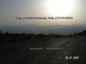 Vue panoramique sur le massif d'Akfadou-Ifri surplombant la vallée de la Soumam. Prise depuis les hauteurs d'IMOULA.