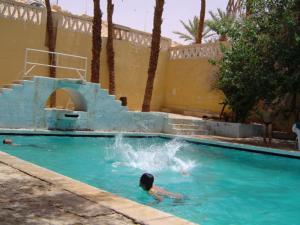 la picine à eaux courante de beni-abbes