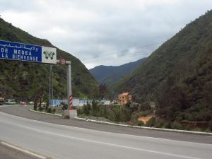 Limite entre les wilayas de Medéa avec Blida. Au fond du ravin l'oued cheffa.
