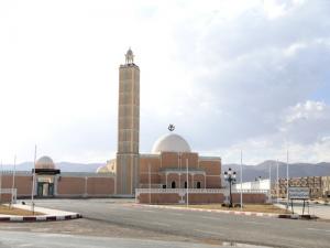 Vue sur la mosquée de Ain Madhi