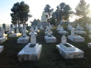 Cimetière des martyrs à Zbarbar