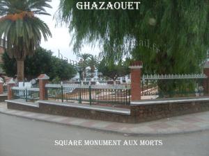 GHAZAOUET--SQUARE MONUMENT AUX MORTS--