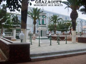 GHAZAOUET--SQUARE MONUMENT AUX MORTS--