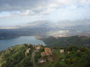 Vue sur Tizi ouzou par le barrage Taksebt