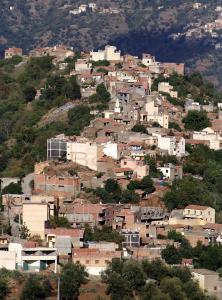 Ait Bouyahia, Beni douala