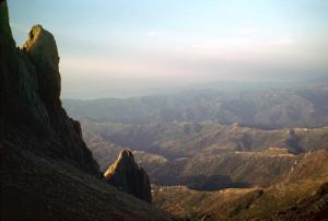La main du juif, vue de Tizi N'Kouilal vers les villages de Kabylie, automne 1973