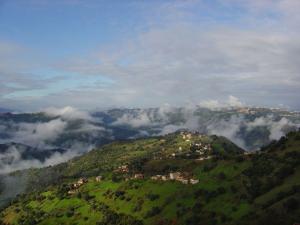 At Lahcene (At Lakhla) à  Beni-Yenni