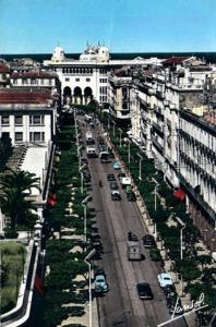 Vue sur la Grande Poste et la facultéd'Alger 1951