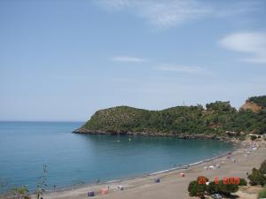 Plage des grottes merveilleuses.Vue côté est.