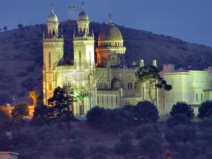 Lala Bouna  Basilique Saint Augustin - Vue de Nuit