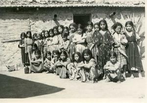PRINTEMPS 1960 OSI la classe de filles manquent AZAZ Djida et Bourof Madjouva