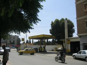 Station Service sur la route d'Oran