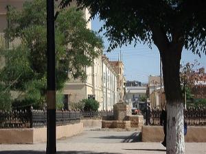 Sidi Bel Abbes - Face au Trianon, au fond la poste