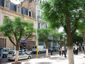 Sidi-Bel-Abbes - Centre Ville - En sortant de la Marie , à  gauche rue Turgot , la grande quincaillerie qui faissait l'angle