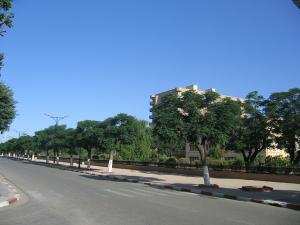 Sidi-Bel-Abbes - Centre Ville - Glacis Nord  devant le Lycée Leclerc