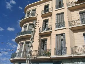 Sidi-Bel-Abbes - Centre Ville - Coin Place du Monument aux Morts- maison haut disquaire Tari